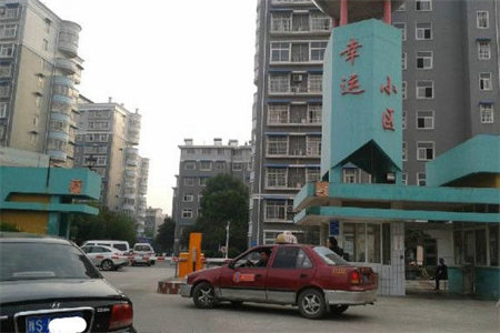 西郊小学初中格林学府2室2厅1卫60万95.06m2带附房